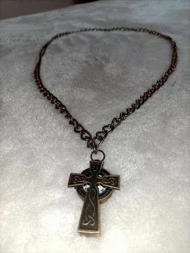 Zdjęcie oferty: Wisiorek z zegarkiem  na łańcuszku krzyż celtycki