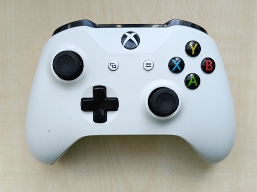 Zdjęcie oferty: XBOX ONE S 1708 ORYGINALNY PAD BIAŁY PC SKLEP