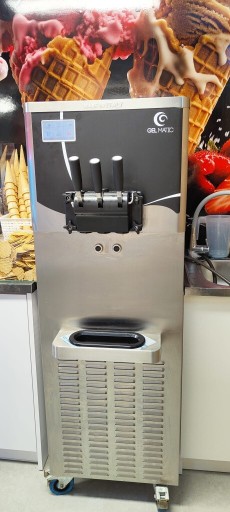 Zdjęcie oferty: Maszyna automat do lodow włoskich jak nowa 