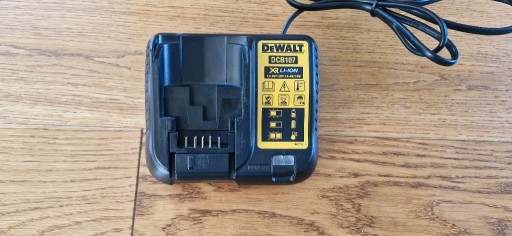 Zdjęcie oferty: ŁADOWARKA DO AKUMULATORÓW DEWALT DCB107