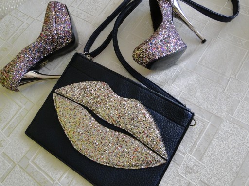 Zdjęcie oferty: Torebka listonoszka usta brokat granat Melissa