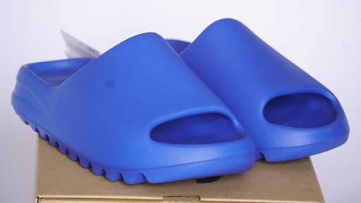 Zdjęcie oferty: Klapki Adidas Yeezy SLIDE Azure EU 43