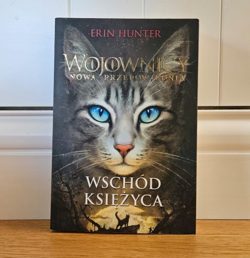 Zdjęcie oferty: ** WOJOWNICY E.Hunter "Wschód księżyca" j.NOWA **