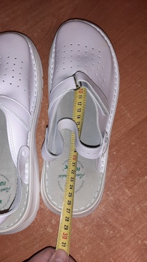 Zdjęcie oferty: Buty medyczne - klapki z paskiem białe rozmiar 44.