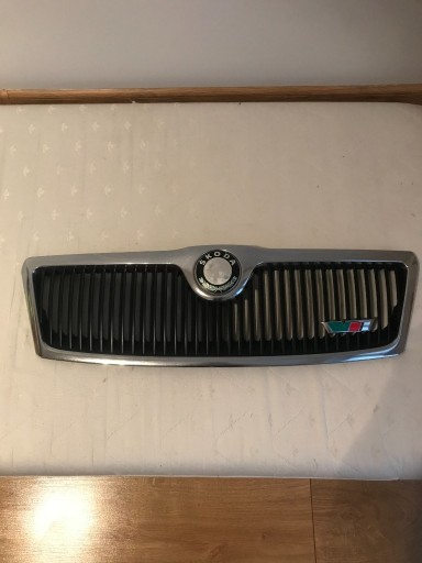 Zdjęcie oferty: Oryginalny grill Skoda Octavia II RS 2007r.