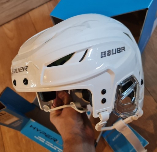 Zdjęcie oferty: Biały kask hokejowy Bauer HYPERLITE SR roz M/L