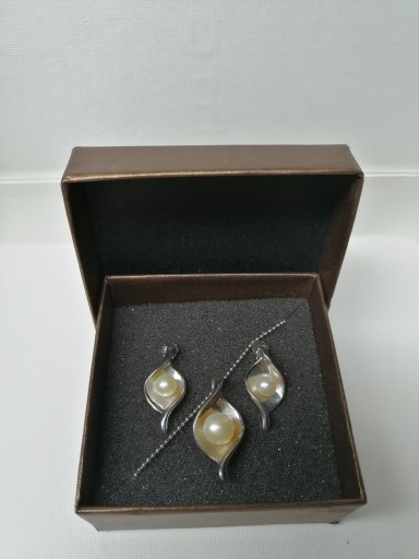 Zdjęcie oferty: Zestaw srebrne kolczyki i wisiorek z perłami