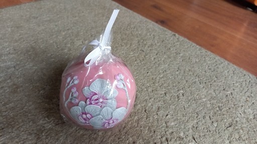 Zdjęcie oferty: Świeca dekoracyjna różowa z elementem kwiatów