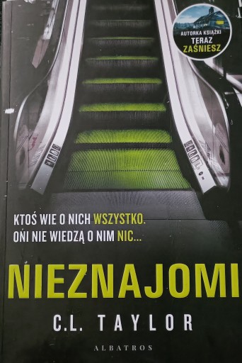 Zdjęcie oferty: NIEZNAJOMI - bardzo dobry thriller 