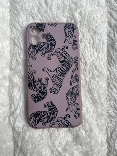 Zdjęcie oferty: Fioletowe Etui case iPhone 11 w tygrysy