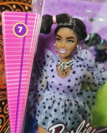 Zdjęcie oferty: Barbie Extra nr 7 brunetka + jeżyk GXF10