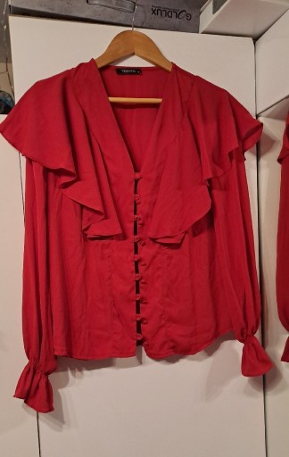 Zdjęcie oferty: Czerwona bluzka z falbanami Trendyol
