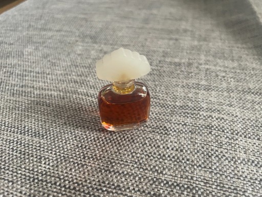 Zdjęcie oferty: Estee Lauder Cinnabar miniatura kolekcjonerska 3,5 ml czyste perfumy