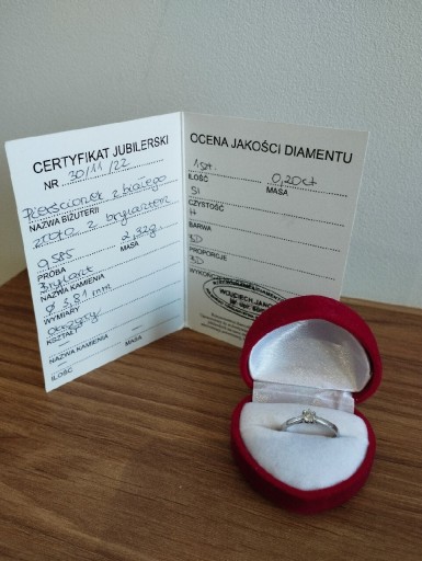 Zdjęcie oferty: Pierścionek zaręczynowy (białe złoto)