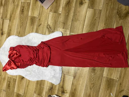 Zdjęcie oferty: Piękna czerwona sukienka S/36 kokarda wesele