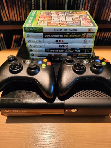 Zdjęcie oferty: Xbox 360 E 250GB+dwa pady+8 gier