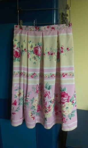 Zdjęcie oferty: Spódnica pastelowa w kwiaty