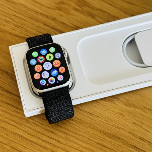 Zdjęcie oferty: Zegarek Apple Watch 8 księżycowa poświata 45mm GPS