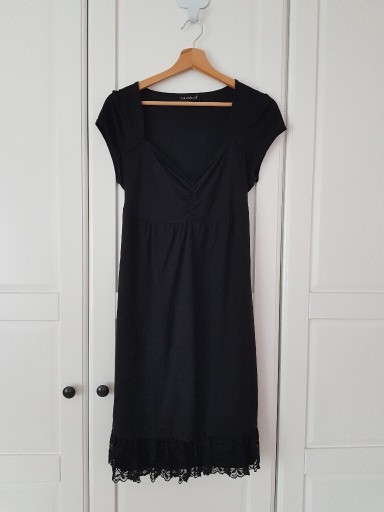 Zdjęcie oferty: Czarna sukienka ciążowa koronka wiązana pod biuste