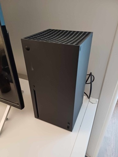 Zdjęcie oferty: Xbox Series X + 4 pady + 6 gier