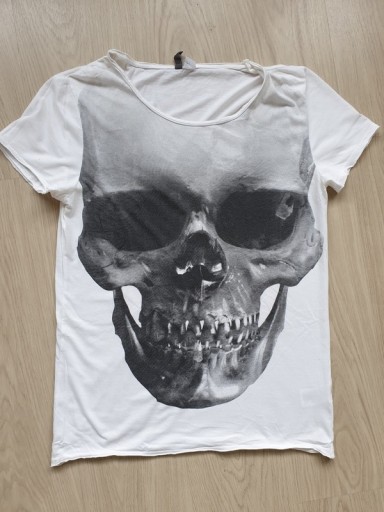 Zdjęcie oferty: T-Shirt Slim-Fit bawełniana H&M biała motyw Czacha