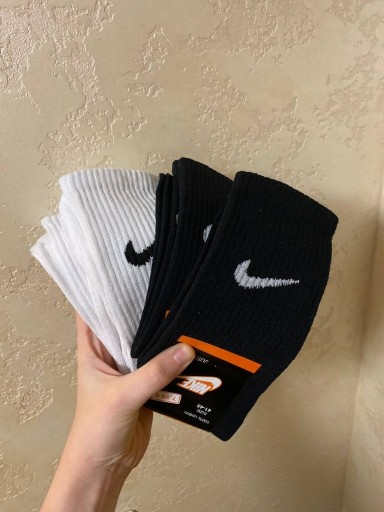 Zdjęcie oferty: Zestaw długich skarpet Nike 4 pary rozmiar 41-45