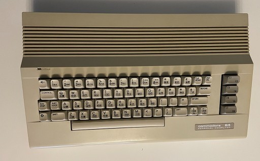 Zdjęcie oferty: Commodore C64 II , czerwona dioda , plomba