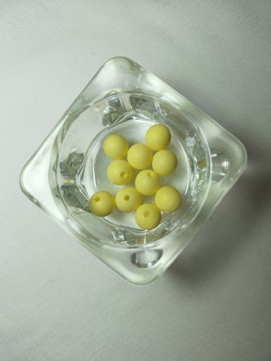 Zdjęcie oferty: Koraliki silikonowe 9 mm jasny żółty 3 szt.