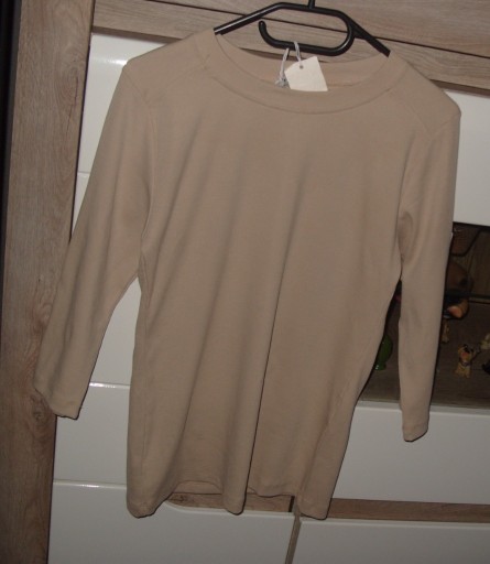 Zdjęcie oferty: Beżowa MEGI prążkowana bluzeczka  _rękaw 7/8 z Literką C _r. S/M /L