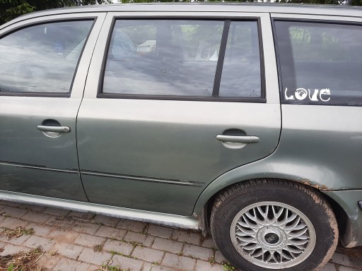 Zdjęcie oferty: drzwi tylne skoda octavia 1 komlpetne