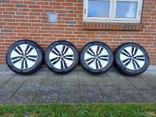 Zdjęcie oferty: Opony Pirelli Cinturato P7 215/55 R17 + FELGI 