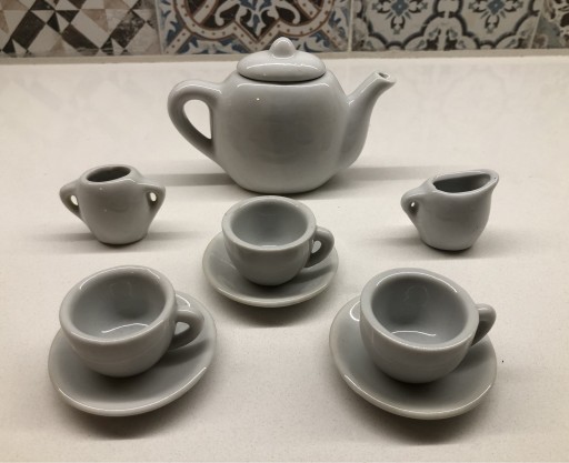 Zdjęcie oferty: Zabawkowy zestaw do herbaty - porcelana