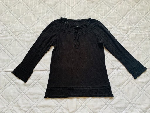 Zdjęcie oferty: Czarny sweterek z dzianiny XS/S ażurowe zdobienia