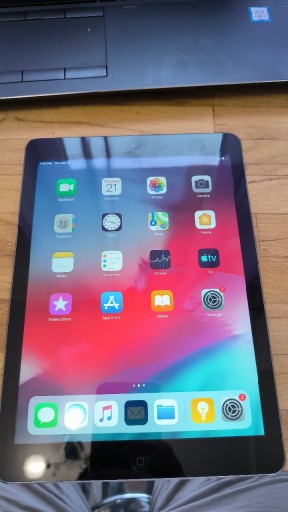 Zdjęcie oferty: Tablet Apple Ipad Air 16 Gb