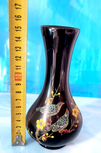 Zdjęcie oferty: wazonik z laki zdobiony rzeźbieniem