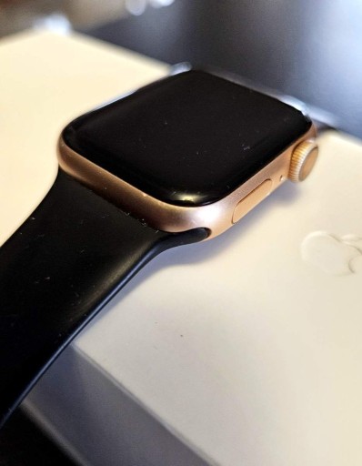 Zdjęcie oferty: Apple iWatch 4 40mm GPS Gold+Pink stan BDB!!!
