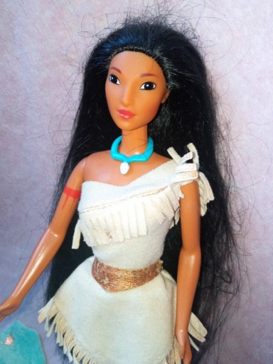 Zdjęcie oferty: Lalka Barbie 1995 Disney Pocahontas Sun Colors 
