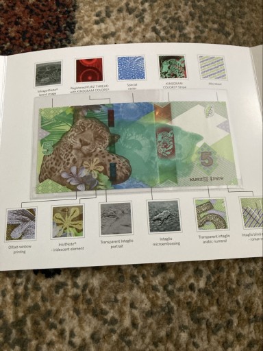 Zdjęcie oferty: Banknot testowy PWPW UNIVERSAL 5 UNC w folderze