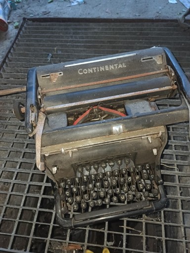 Zdjęcie oferty: Maszyna do pisania Continental