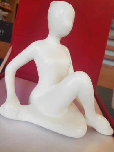 Zdjęcie oferty: Ceramiczna figurka kobiety