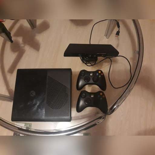 Zdjęcie oferty: Xbox 360 . 2 pady . Kinekt. Gry . Fifa 19