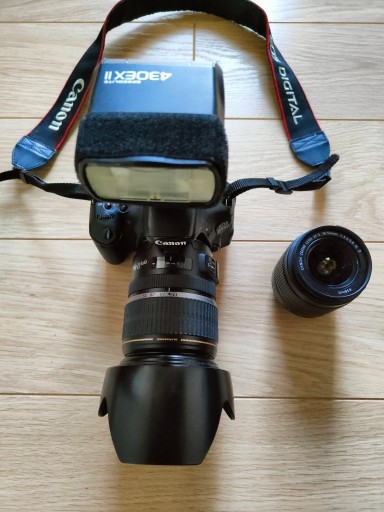 Zdjęcie oferty: Canon aparat plus dodatki 