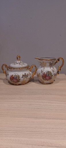 Zdjęcie oferty: Cukiernica i mlecznikiem z porcelany 