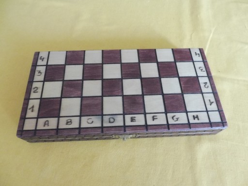 Zdjęcie oferty: Drewniane szachy, ręcznie rzeżbione, plansza 30x30