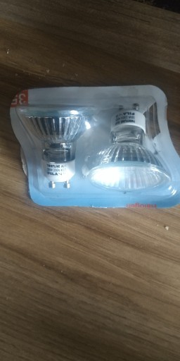 Zdjęcie oferty: 2 Halogeny GU10, 35W, po 400 lumenów