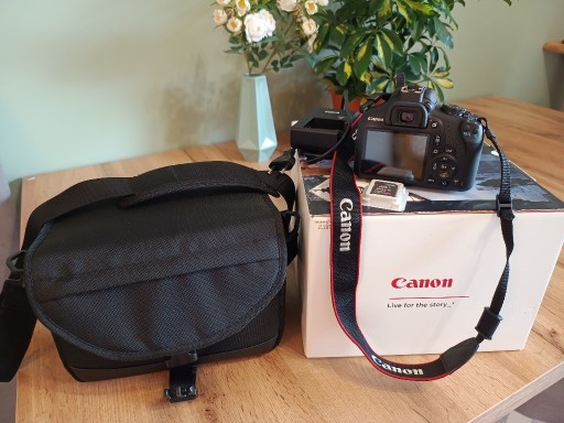 Zdjęcie oferty: Canon EOS 2000d + torba