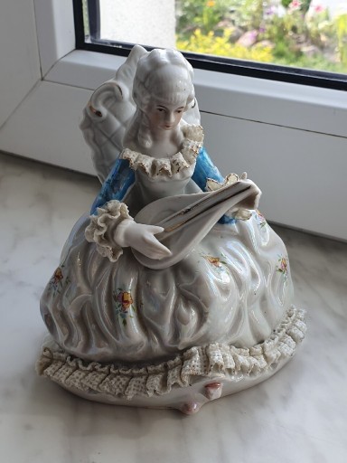 Zdjęcie oferty: Figurka porcelanowa arystokrata dama muzyk