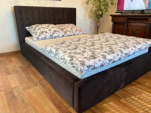Zdjęcie oferty: Łóżko tapicerowane pikowane 140/200 pojemnik