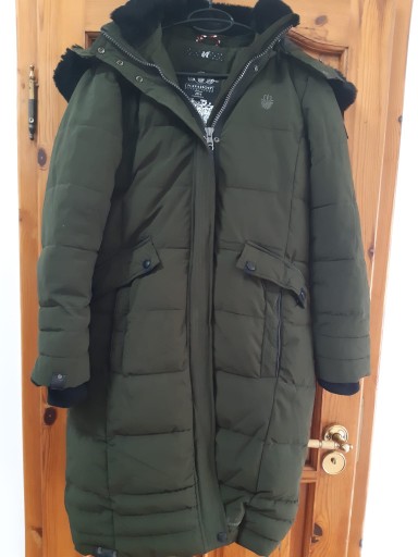 Zdjęcie oferty: Damski płaszcz zimowy w rozmiarze M
