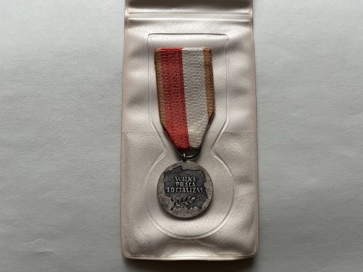 Zdjęcie oferty: Medal 40-lecie Polski Ludowej + legitymacja 1984